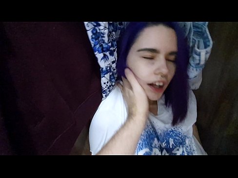 ❤️ Vaig trobar la meva germana a l'armari i la vaig ajudar a correr-se Porno a nosaltres ❤